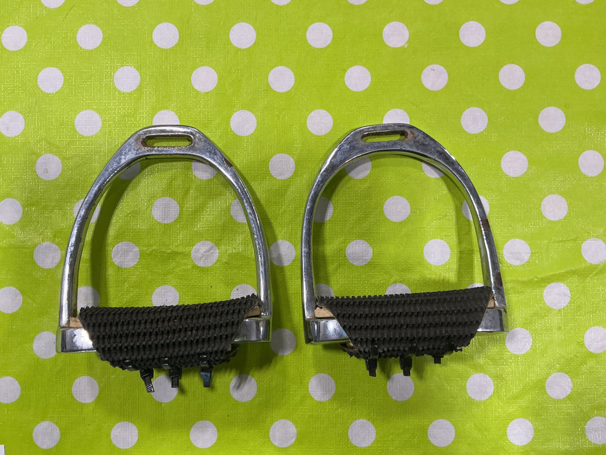 English Stirrups with a Grip 