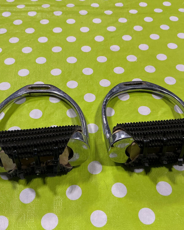 English Stirrups with a Grip 