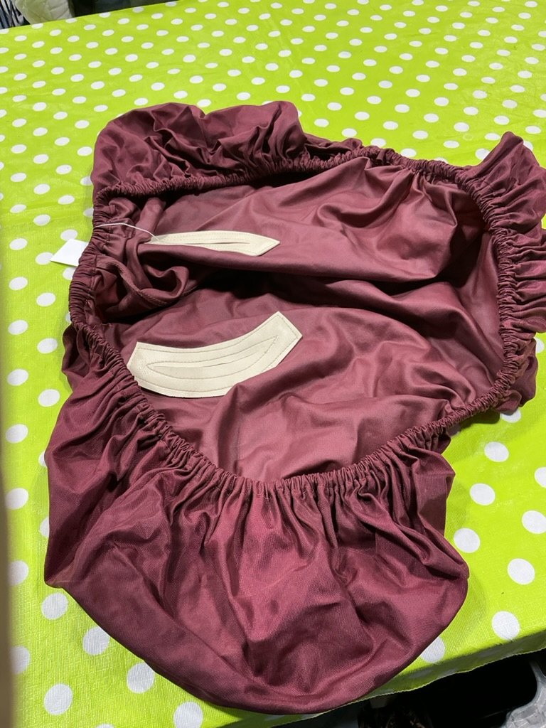 English Saddle Cover Maroon.