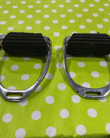 English Stirrups with a Grip 
