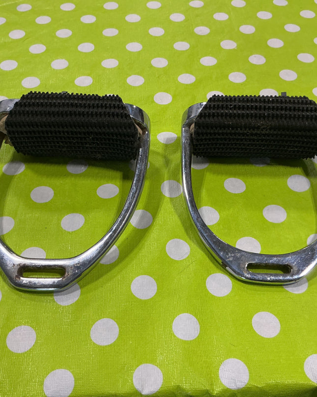 English Stirrups with a Grip 