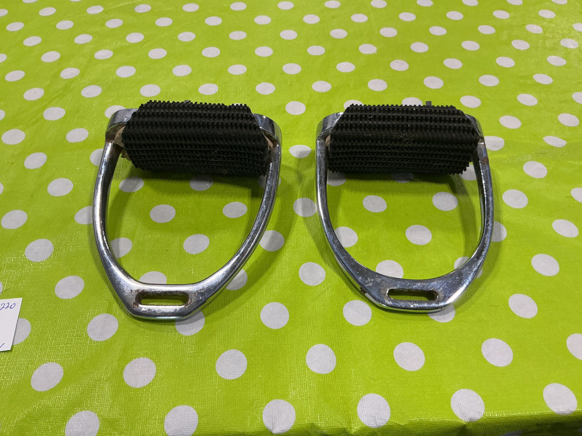 English Stirrups with a Grip 