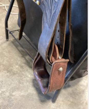 Western Rawhide Saddle 15" G7"
