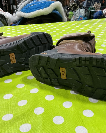Boots Ugg Size 4 Brown/black