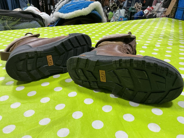 Boots Ugg Size 4 Brown/black