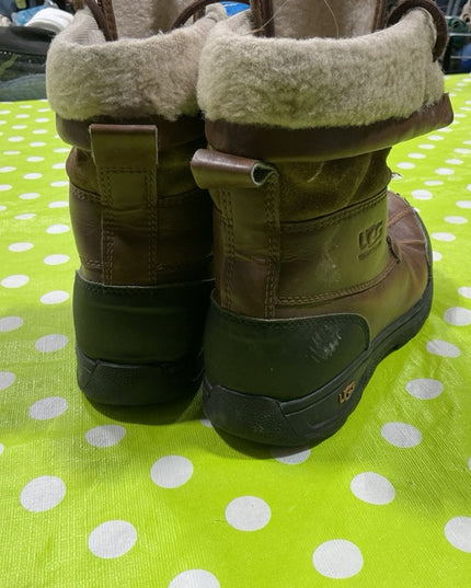 Boots Ugg Size 4 Brown/black