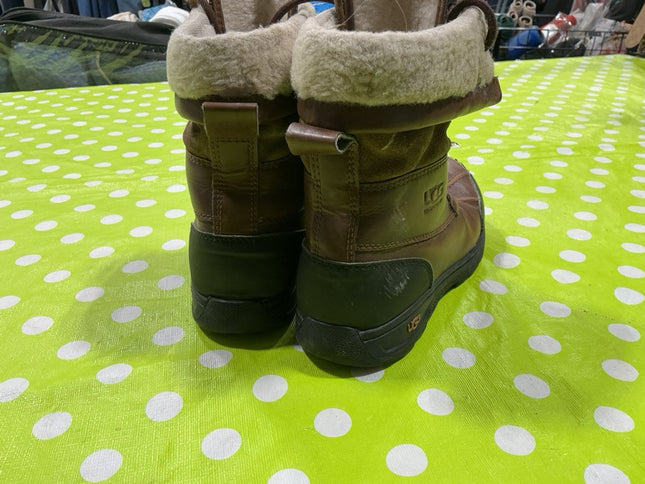 Boots Ugg Size 4 Brown/black