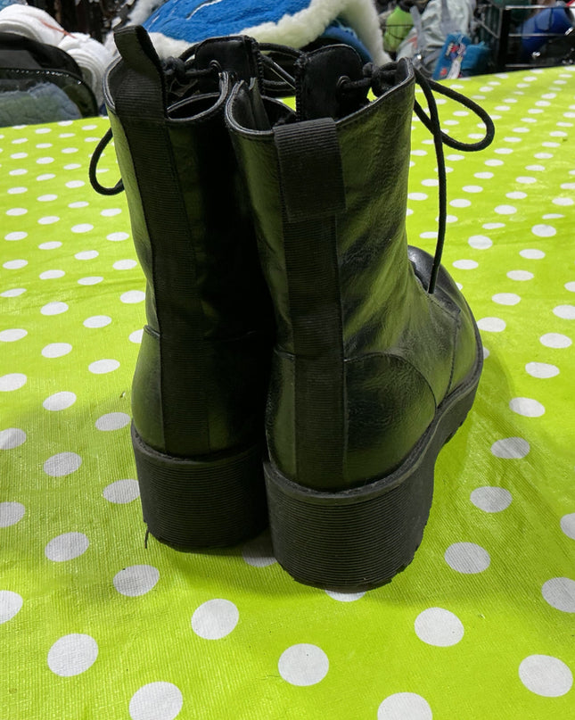 Boots Size 7 Black
