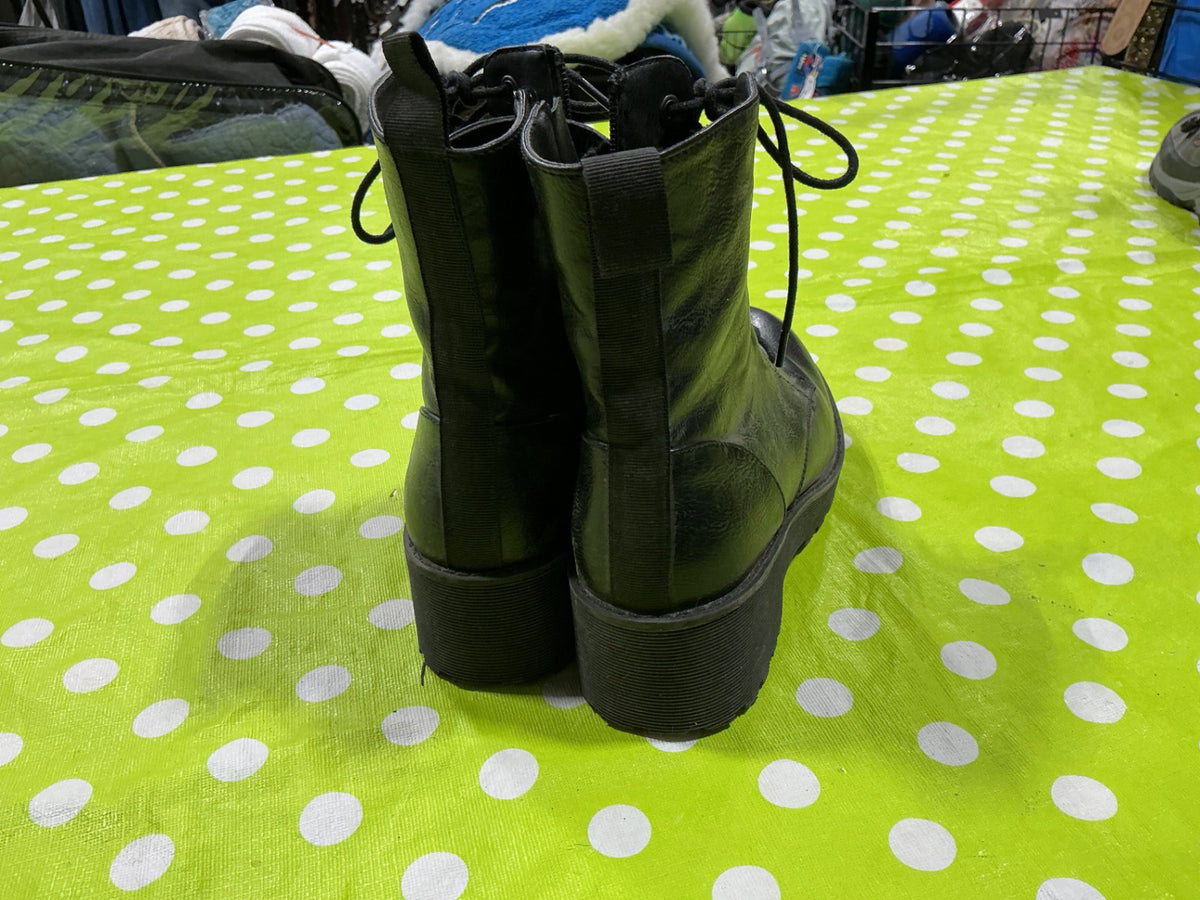 Boots Size 7 Black