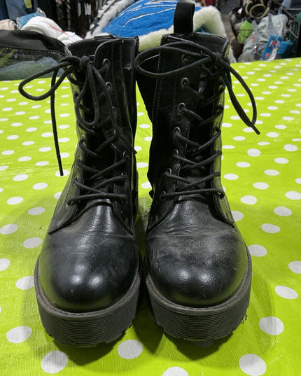 Boots Size 7 Black