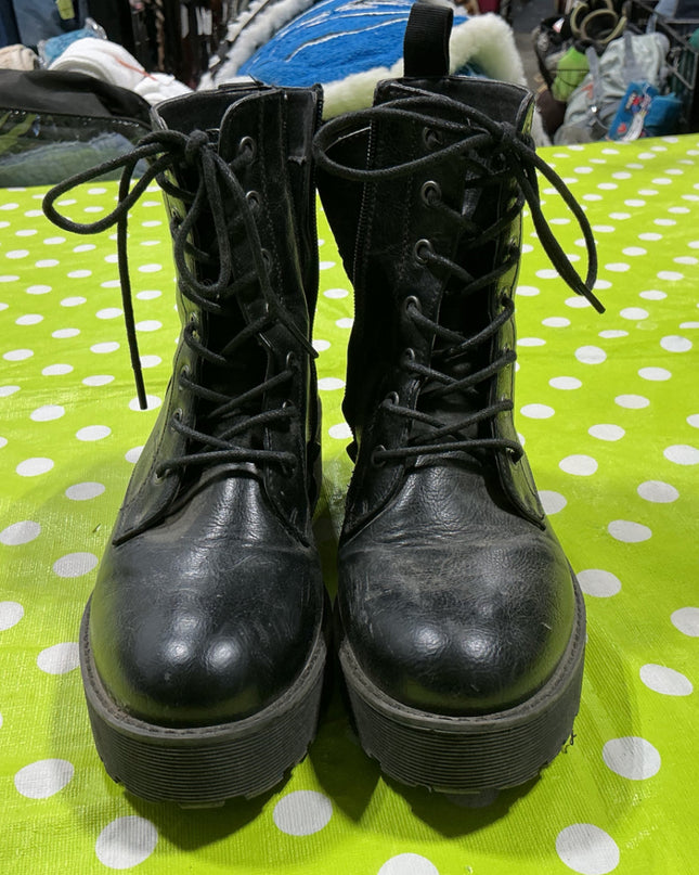 Boots Size 7 Black