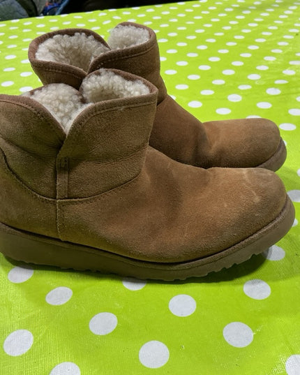 Boot Ugg Size 4 Brown