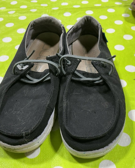 Shoes Hey Dude Size Y3 - L4.Black