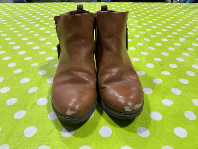 Boots Size 3 Brown