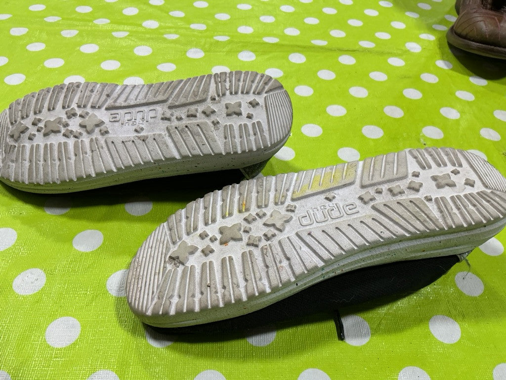 Shoes Hey Dude Size Y3 - L4.Black