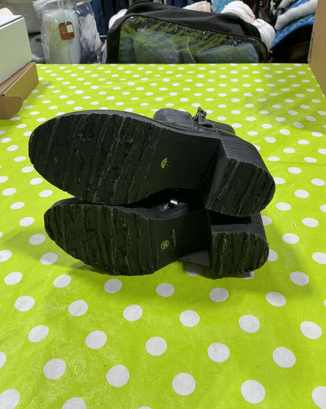 Boots Black est Size 3