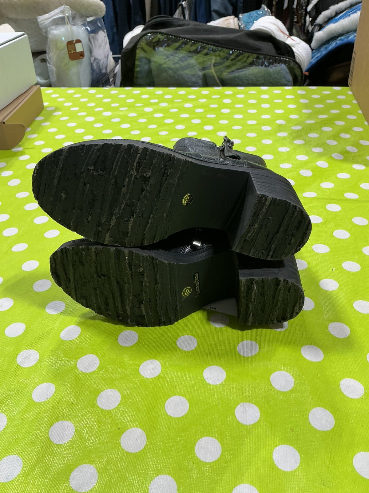 Boots Black est Size 3