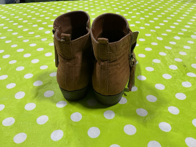 Boots Size 3 Brown