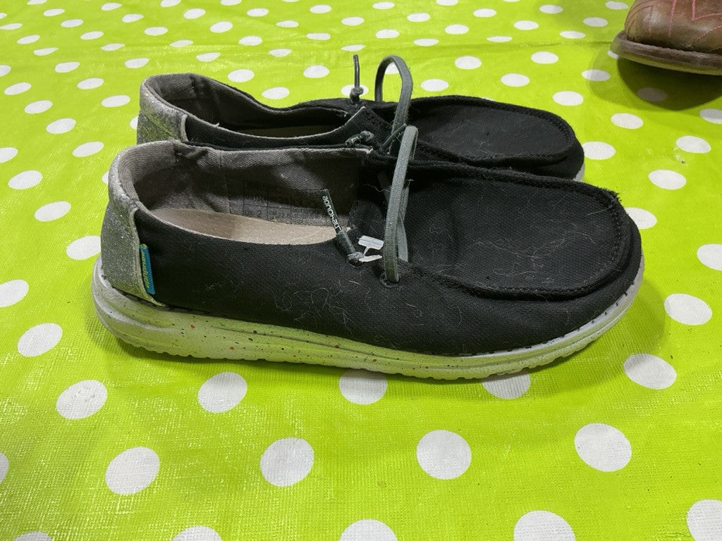 Shoes Hey Dude Size Y3 - L4.Black