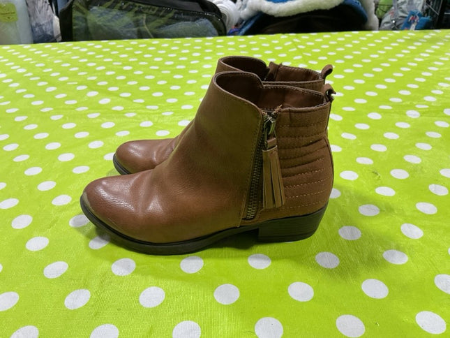 Boots Size 3 Brown