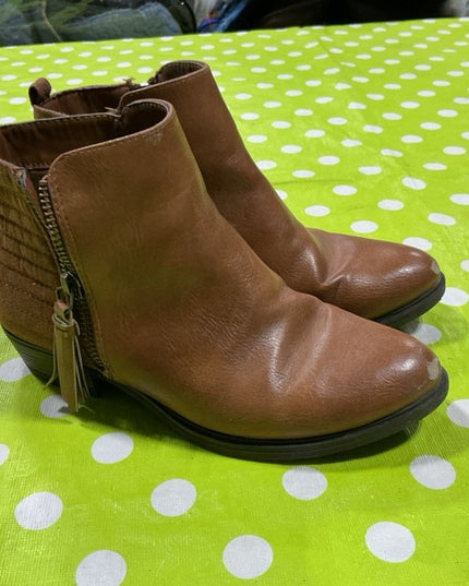 Boots Size 3 Brown