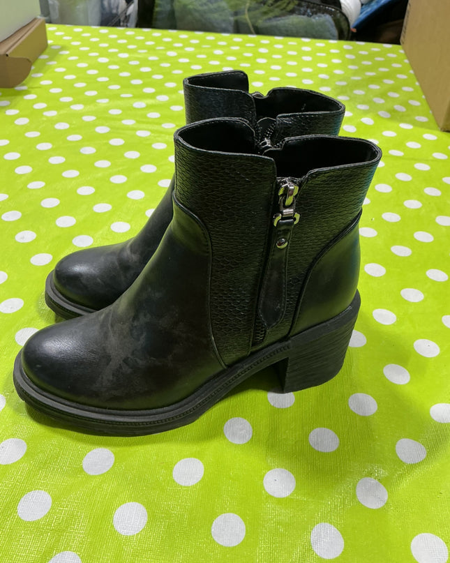 Boots Black est Size 3