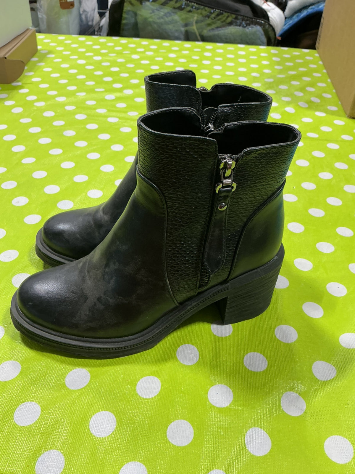 Boots Black est Size 3