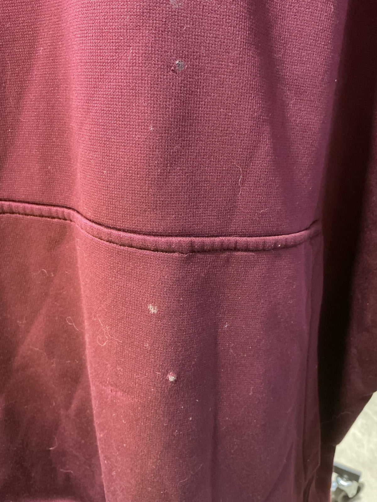 Hoody Mens Under Armour Size Medium  Snags(See pics) Burgandy