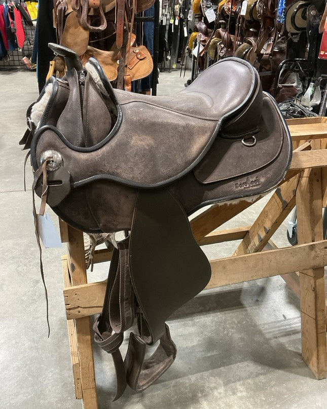 Barefoot Treeless Saddle 16"
