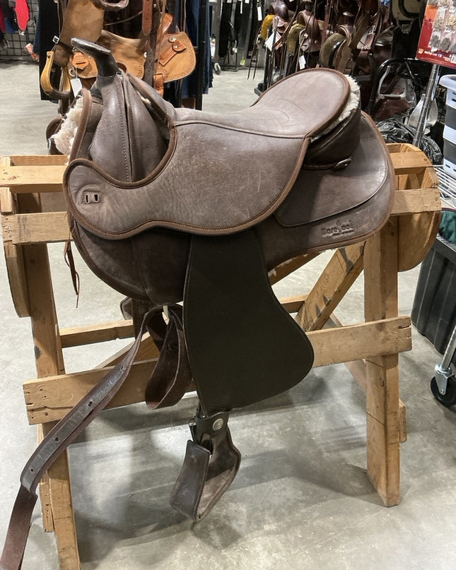 Barefoot Treeless Saddle 16.5"