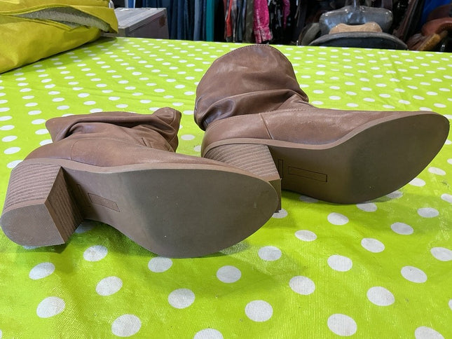 Boots Brown Size 7 