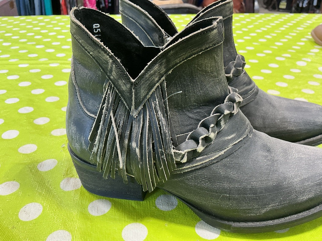 Boots Circle G 