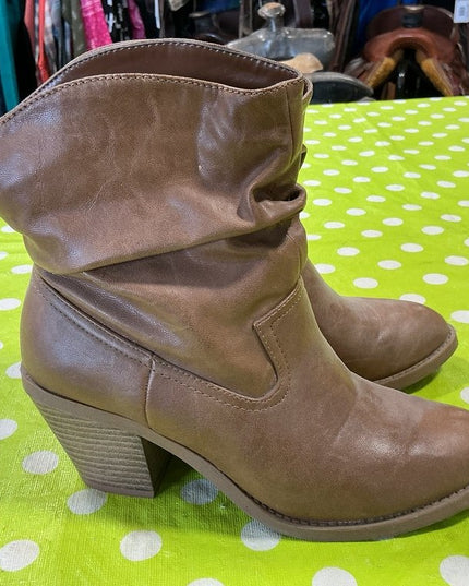 Boots Brown Size 7 