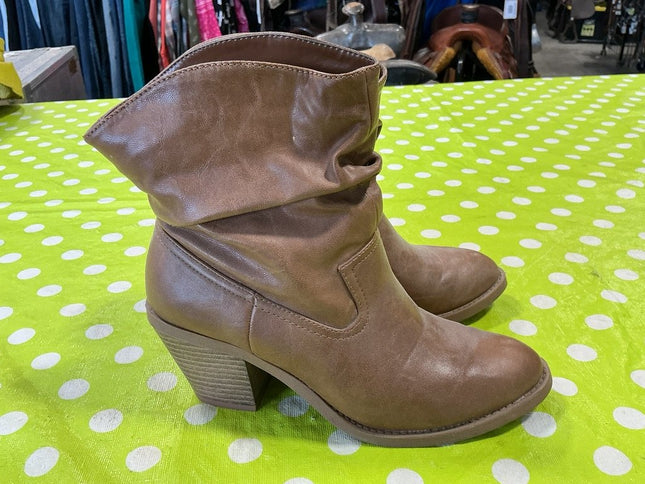 Boots Brown Size 7 