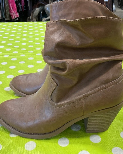 Boots Brown Size 7 