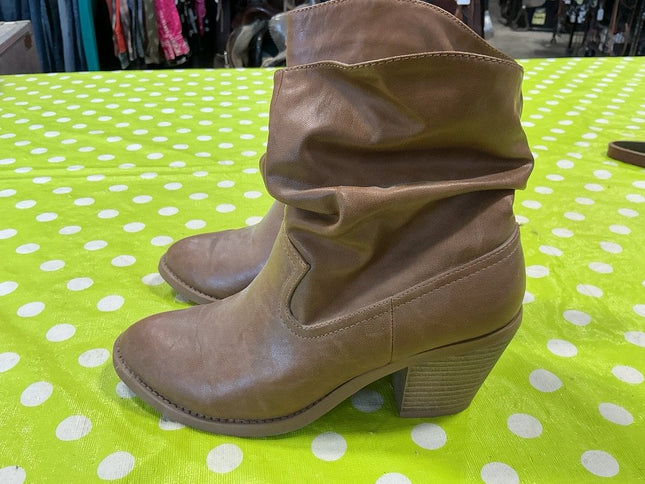 Boots Brown Size 7 