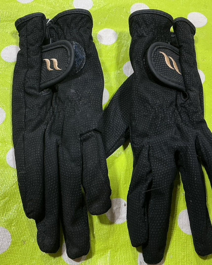 Riding gloves Back on Track