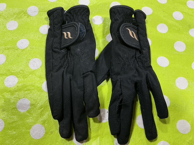 Riding gloves Back on Track
