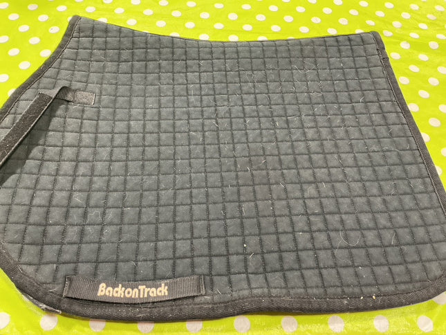 English Saddle Pad Back On Track Black