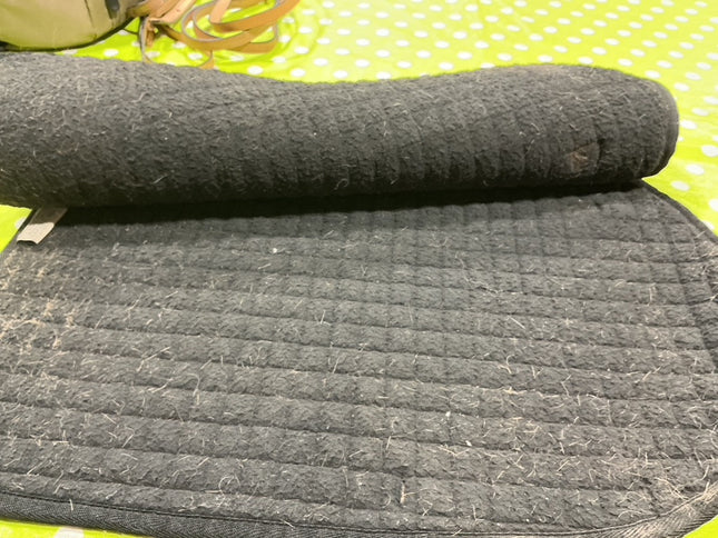 English Saddle Pad Back On Track Black