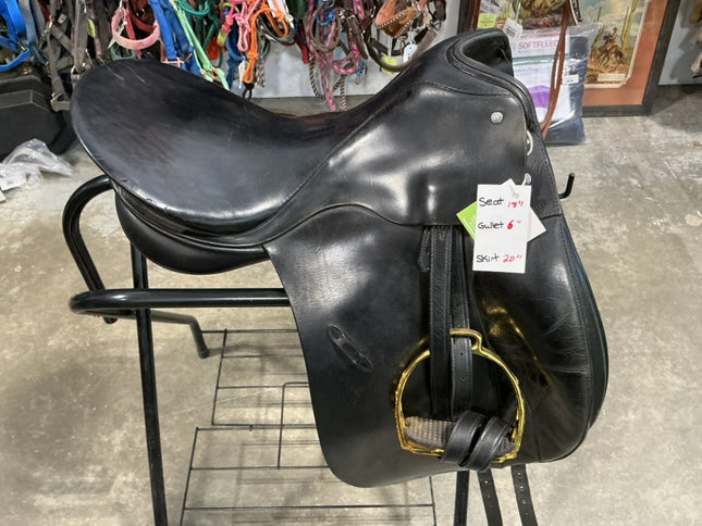 English Dressage Saddle S18" G6"