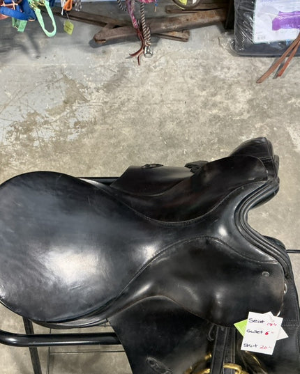 English Dressage Saddle S18" G6"