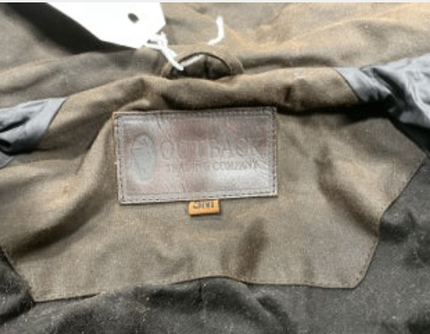 Slicker Outback Small Like New