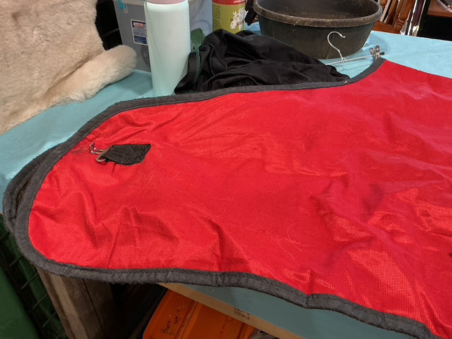 Stable Sheet Red 65"