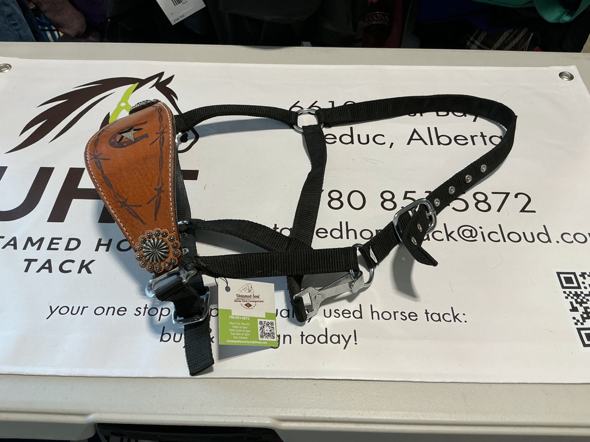 Halter Nylon Black Leather Nose