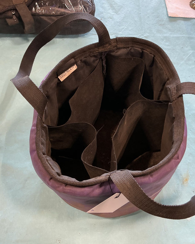 Grooming bucket