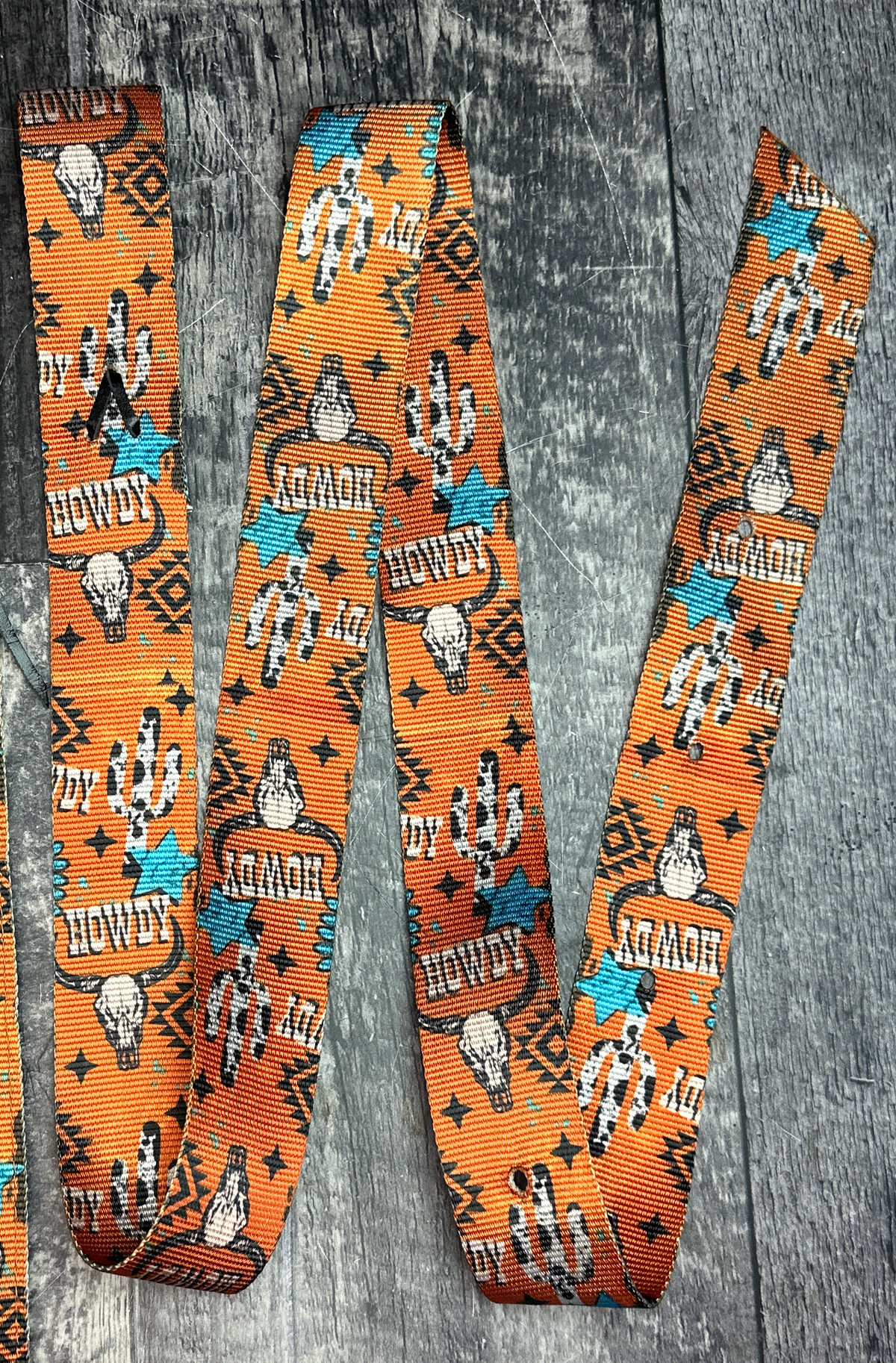 Nylon Latigo: Howdy