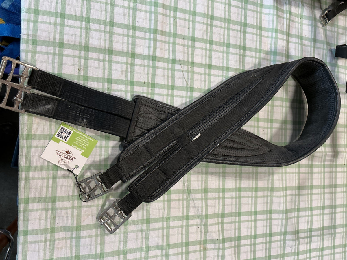 english dressage girth black neoprint 52"