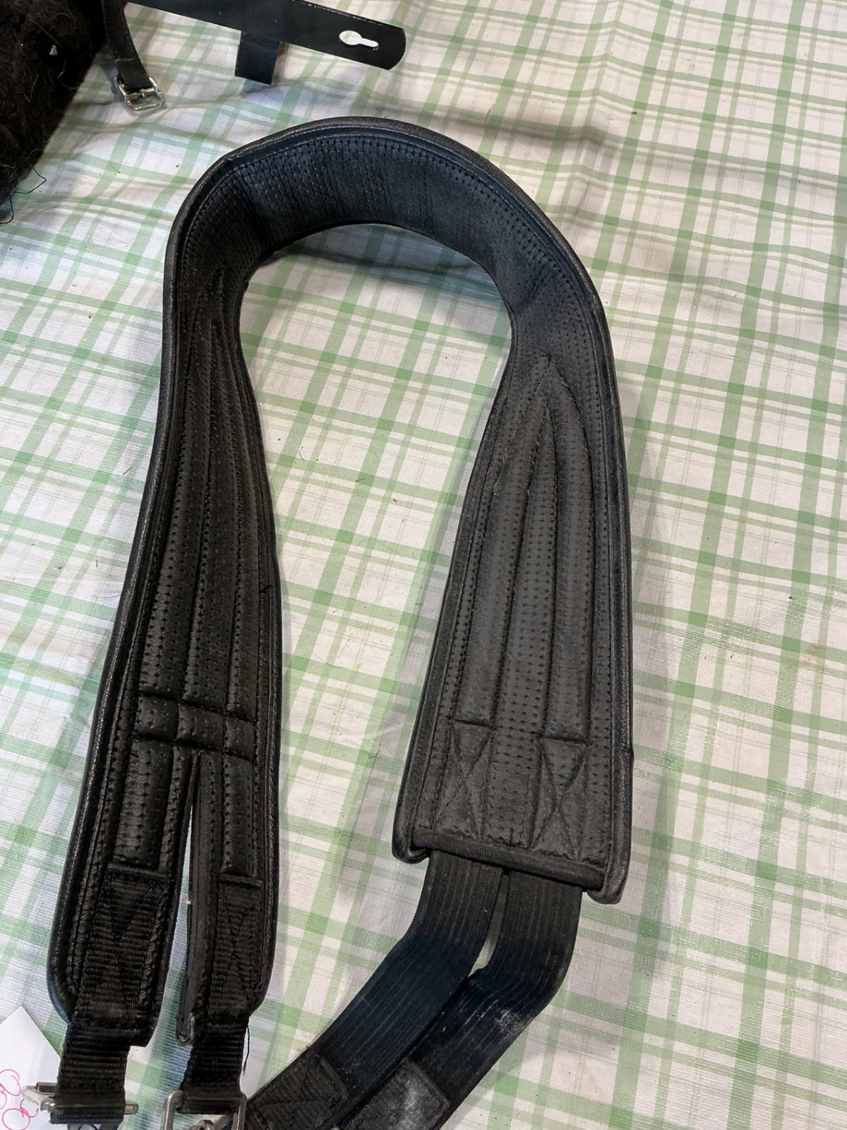 english dressage girth black neoprint 52"