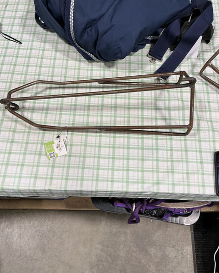 saddle stand with bridle hooks 